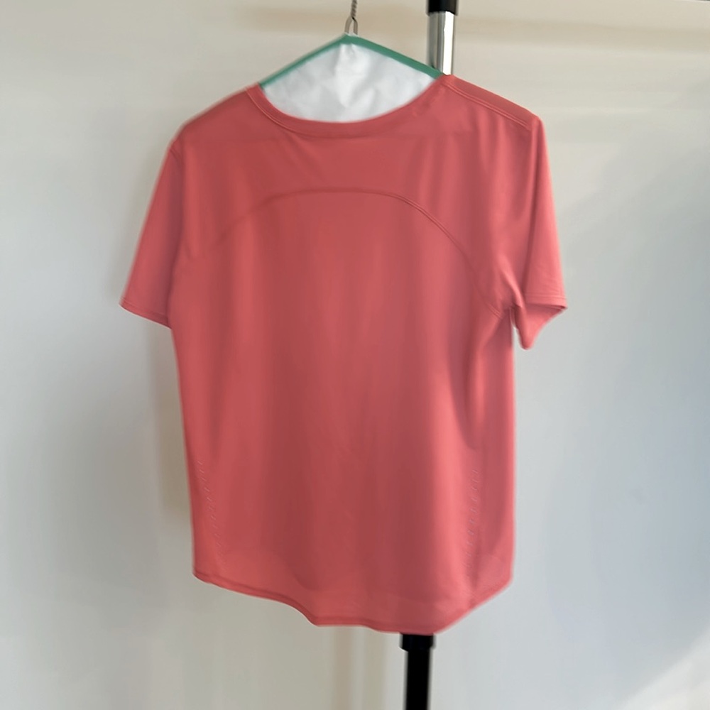 Lululemon tee shirt